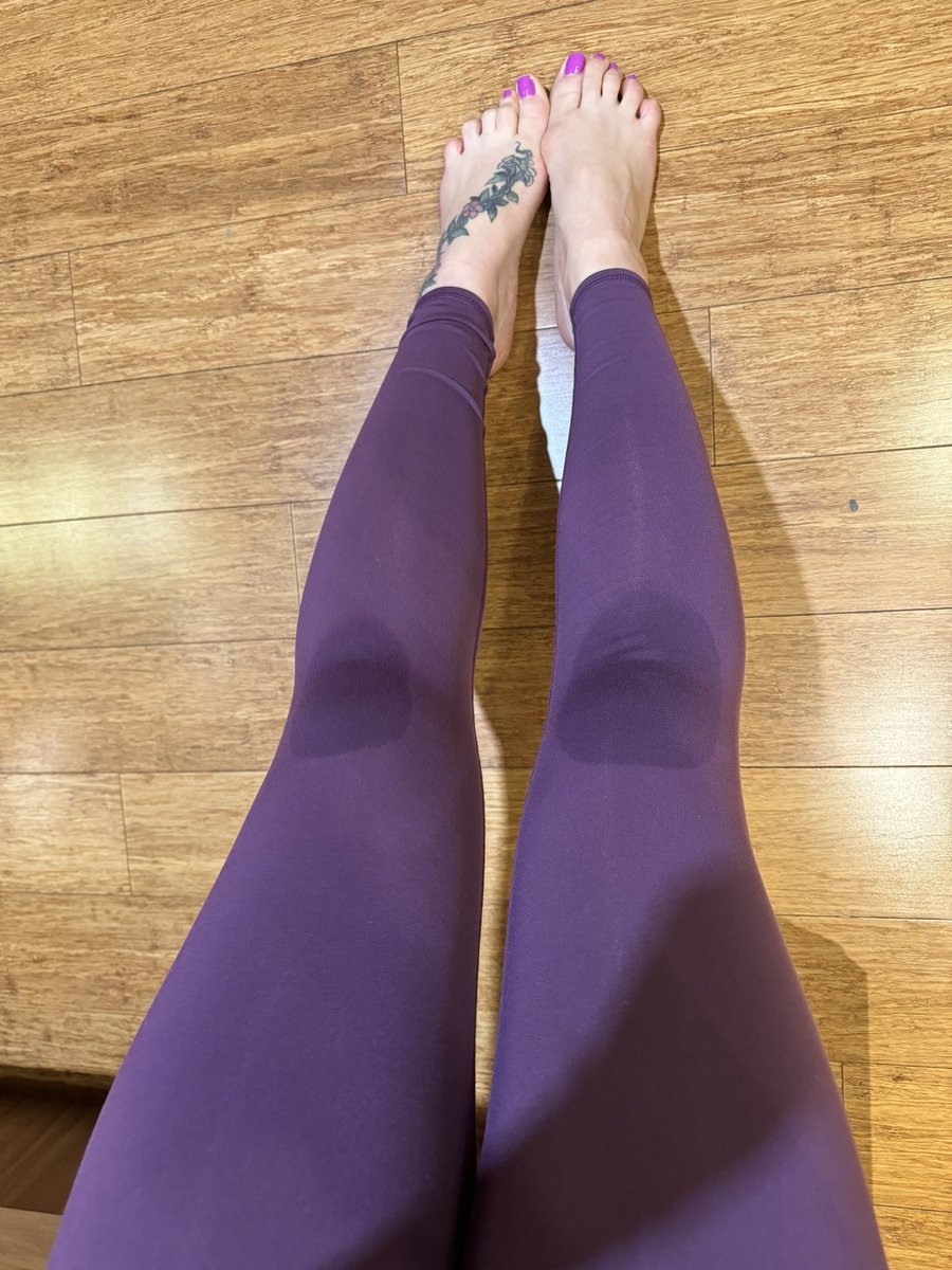 Why is @lululemon better quality than @aloyoga, you ask? I work out A LOT and I’ve NEVER had a “knee sweat” problem and this is how I left a low intensity yoga class with new Alo leggings. Embarrassing, for both me and for Alo. 🤦🏻‍♀️