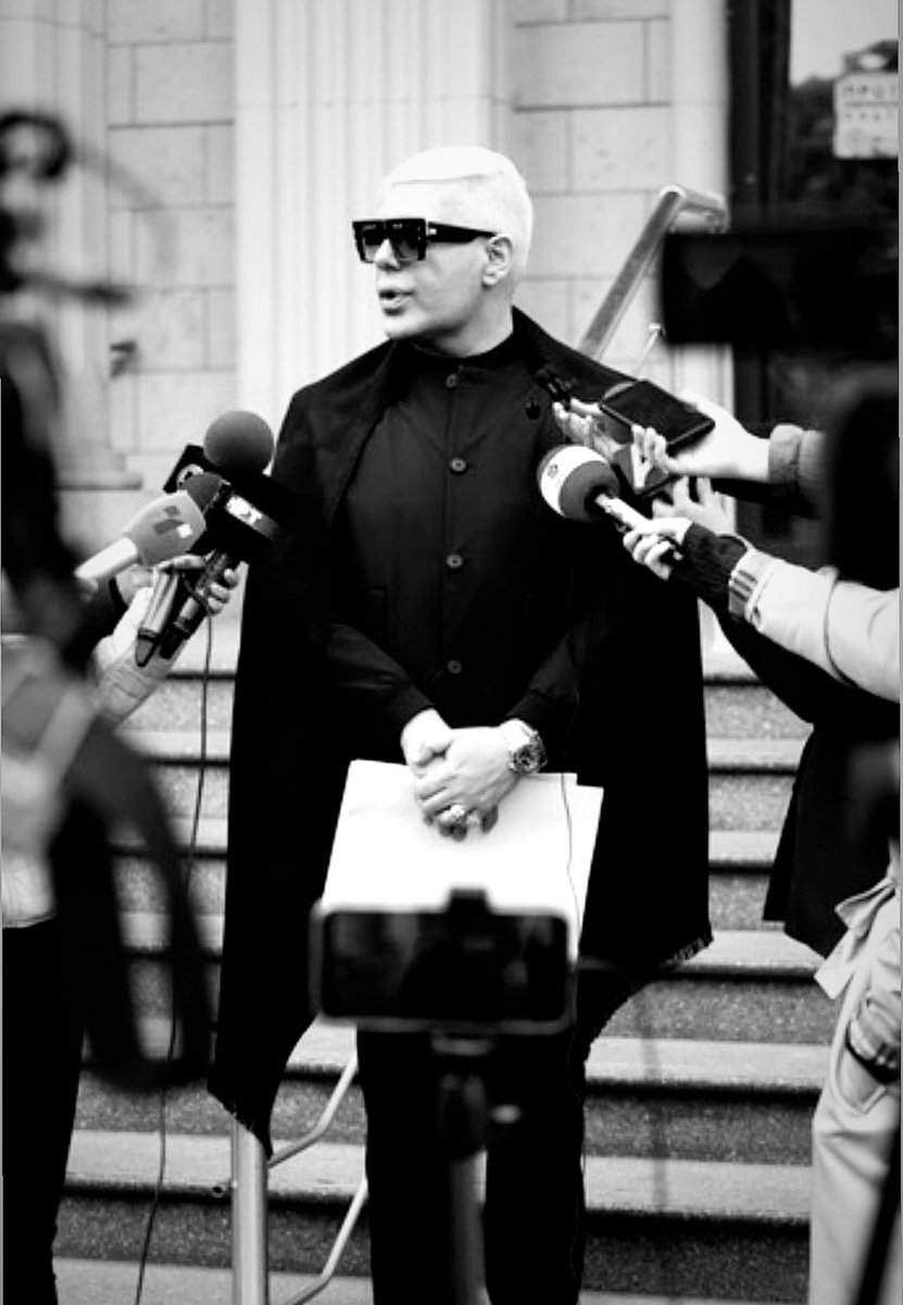 Karl Lagerfeld is still alive?!
#karllagerfeld #boki13 #caosvima