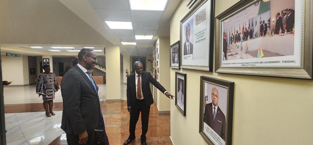 CoteAbuja's tweet photo. Monsieur l’Ambassadeur TRAORÉ Kalilou a reçu en audience, ce 17 avril 2024, à la Chancellerie, une délégation conduite par Monsieur Moustapha SANGARE, Directeur de Cabinet du Ministère de l’Enseignement Technique, de la Formation Professionnelle et de l’Apprentissage. https://t.co/FpYAG40GCN