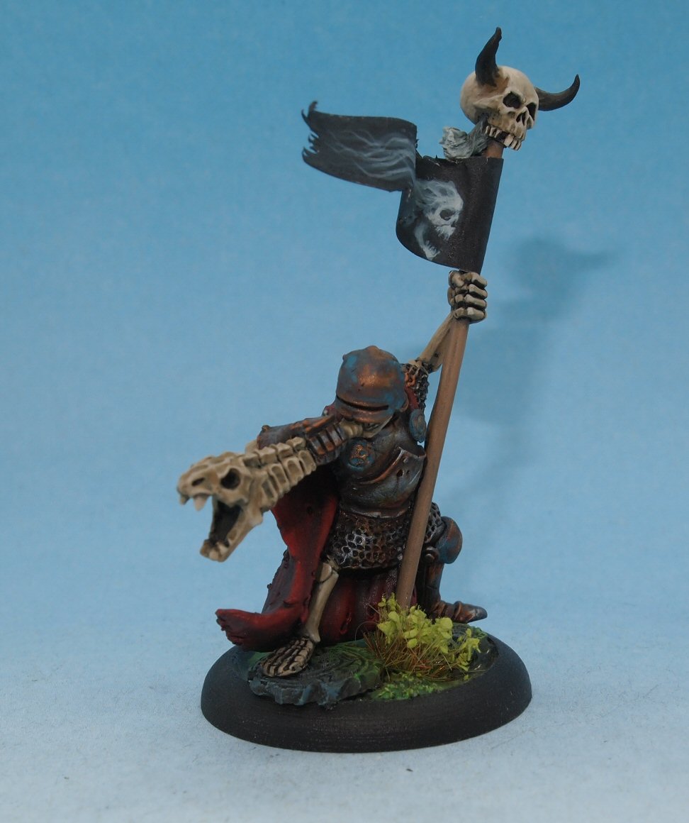 Tim_Prow's tweet image. Joramun the standard bearer was missing a design on his banner, I'd had an idea for a while putting a screaming skull with flowing hair so when I had the chance the other night I quickly added the design, I think it works really well and fits the banner perfectly!