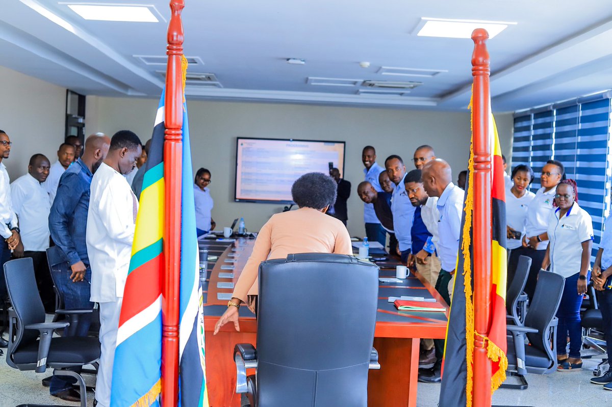 NiwaRodgers's tweet photo. Earlier today at Petroleum House in Entebbe, Hon. @PNyamutoro held a familiarization meeting with the Petroleum Authority Of Uganda. 

📸 : @BlackMambaso https://t.co/akRgzhyVun
