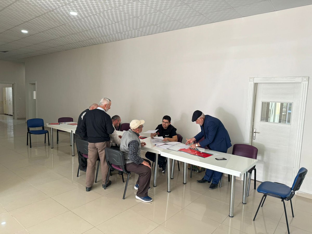 KadKaymakaml's tweet photo. 📢DUYURU

Kıymetli hemşehrilerim, 
Tokat Sulusaray merkezli gerçekleşen 5.6 büyüklüğünde ki depremden etkilenen Kadışehrili vatandaşlarımızın başvuruları
Kaymakamlık binası karşısında yer alan Kadın konağında bulunan "AFAD Bilgi ve Müracat Noktası"ndan alınacaktır. https://t.co/OCaLizSMKr