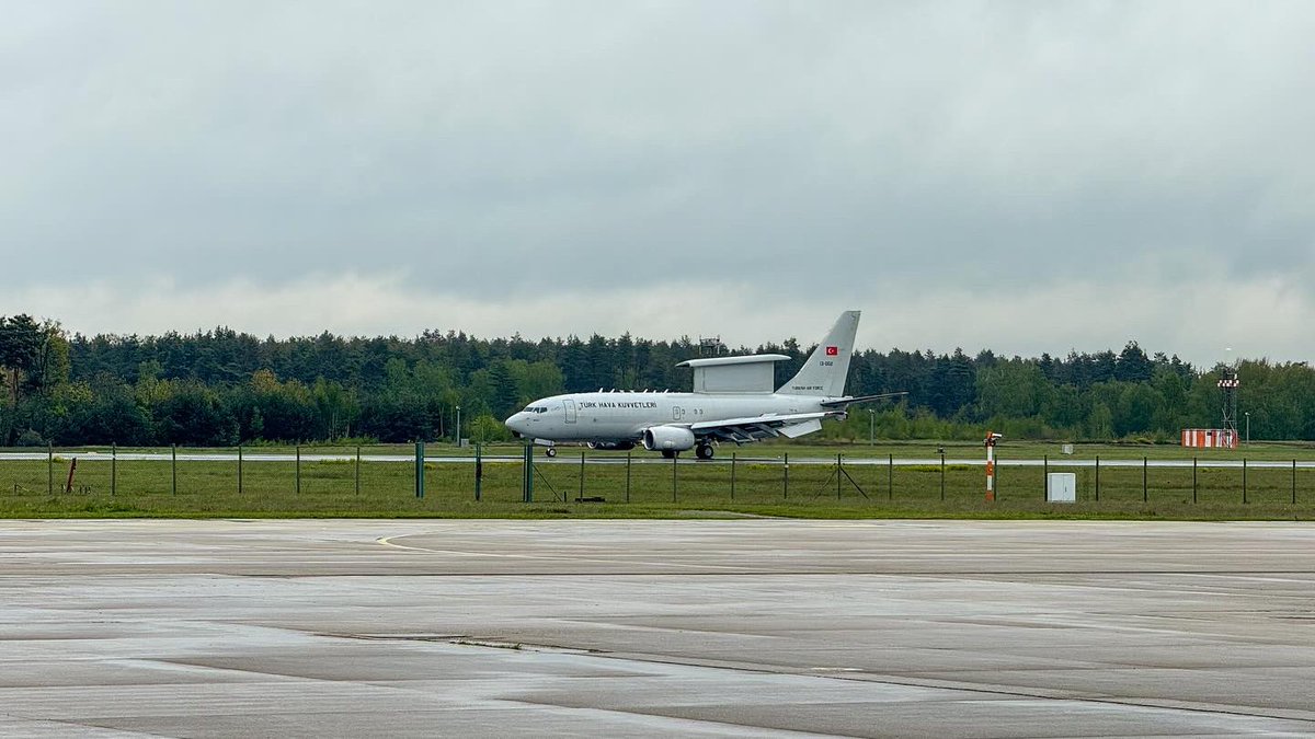 🇹🇷✈️Today, the Turkish #Boeing E-7 landed at NATO Air Base Geilenkirchen. The Turkish Air Force will operate out of Geilenkrichen during the first Ramstein Alloy exercise in 2024.   #StrongerTogether @tcsavunma @NATO @NATO_AIRCOM