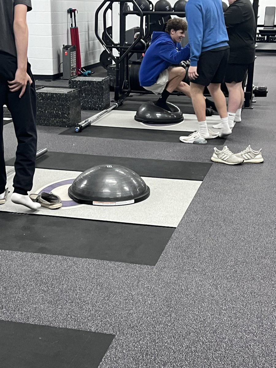 A little pistol squat Friday!!