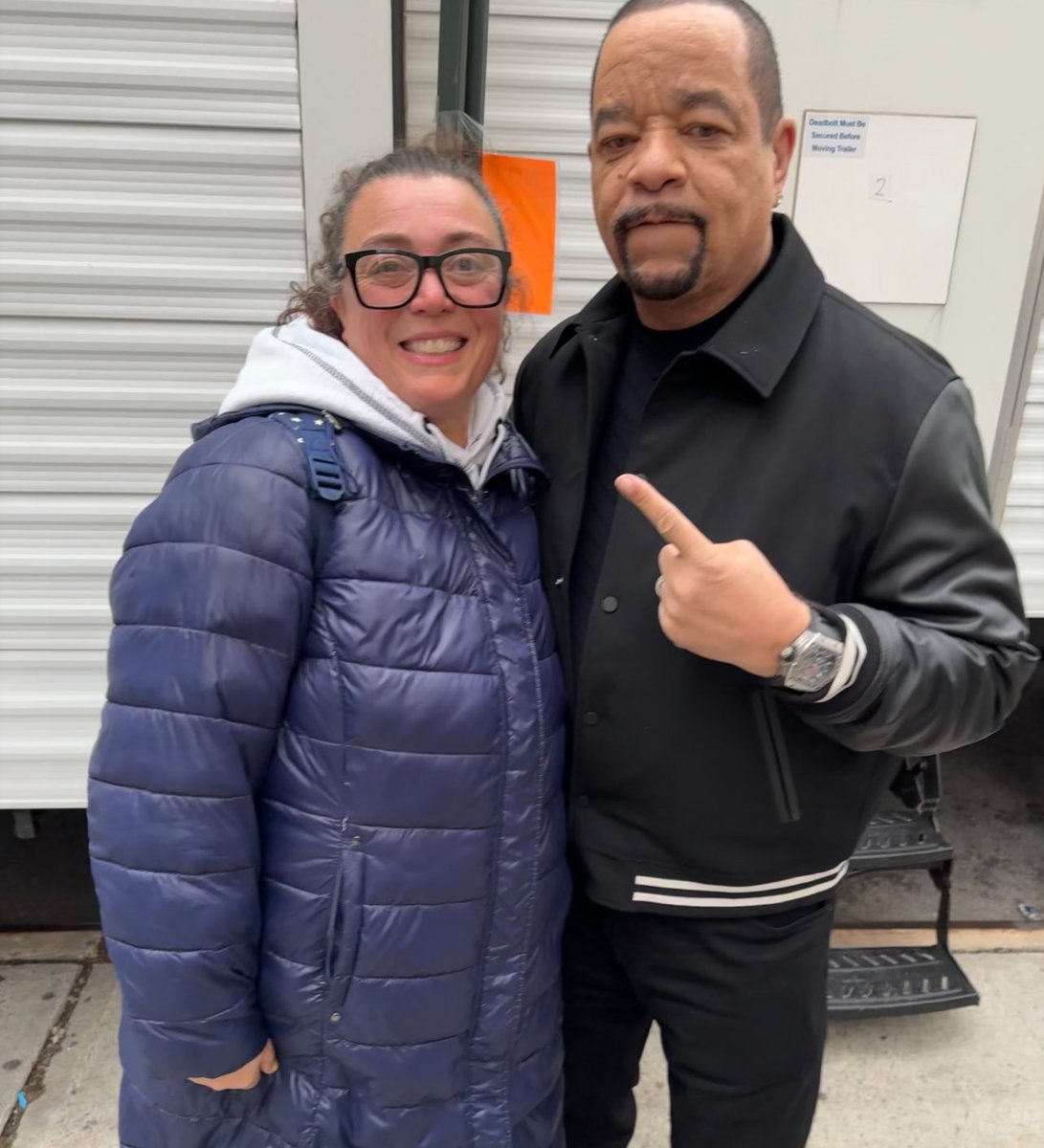 Always gracious and kind… the men of #svu 💫 #IceT #KevinKane #svu25 #LawAndOrderSVU