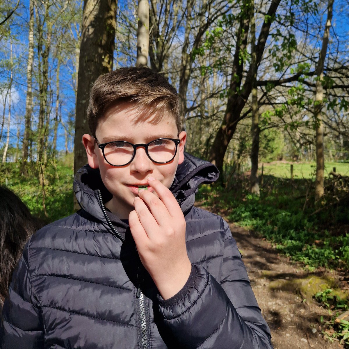 corpuscP7a's tweet photo. Team Yassin tasted wild garlic. 🧄😋 https://t.co/rjMQMgONrI