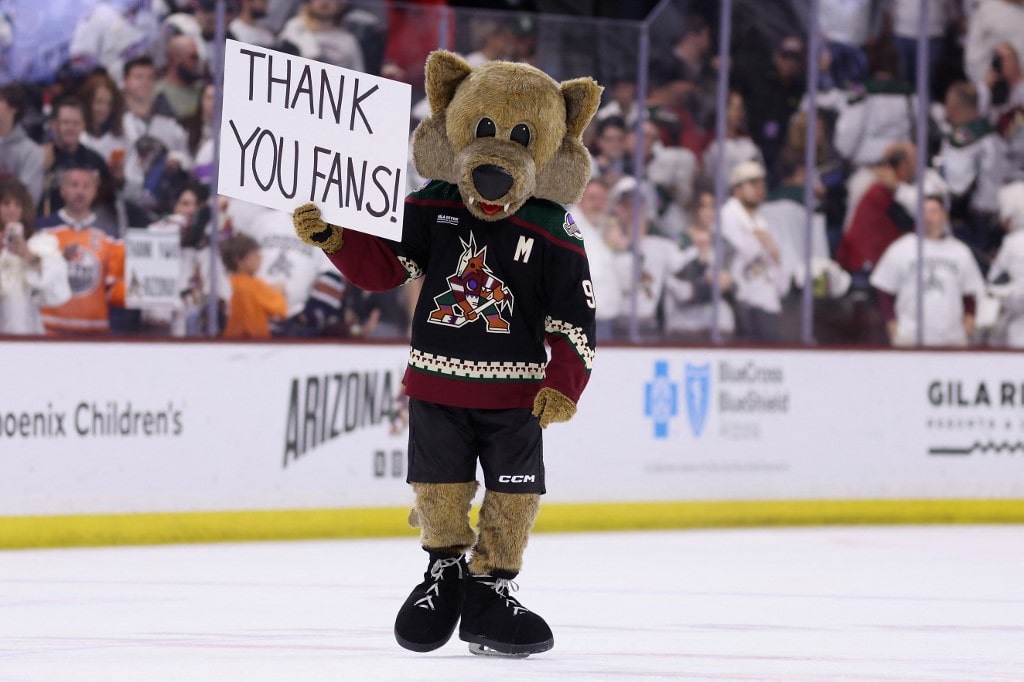 FRIDAY FEELS: The @ArizonaCoyotes are packing up their gear and heading to the snowy mountains of Utah! 🏔️ What's your take on this major move? Are you excited for a new era of hockey in Utah, or sad to see the Coyotes leave AZ? 🏒🥅 #hockey #hockeylife #hockeyisforeveryone