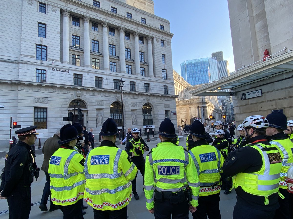 We were thrilled with the turnout at the @CityPolice cycle safety roadshow at Mansion House, yesterday, who were undertaking an “Engage, Educate and Enforce cycle operation.” Read more here: loom.ly/cUCJBUQ