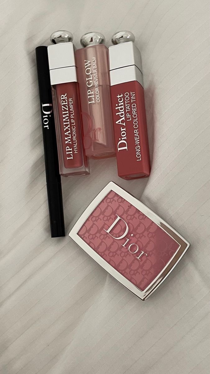 SelectOutfit's tweet photo. dior girl https://t.co/hhTukNBebH