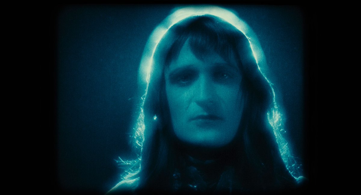 "Napoléon vu par Abel Gance » (1927), "Grande Version" inédite et définitive, reconstruit et restauré par la Cinémathèque, en pré-ouverture du 77e <a href="/Festival_Cannes/">Festival de Cannes</a> 🎞️ et en ouverture de #CannesClassics. Première partie projetée le 14 mai !

Plus d'infos festival-cannes.com/presse/communi…