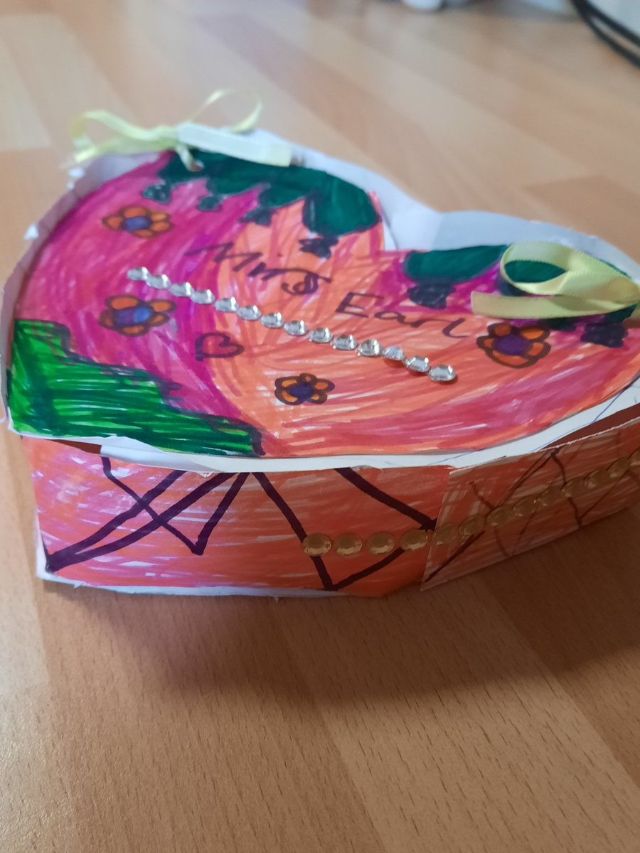 In our Year 3 DT lessons, we have been designing, making and evaluating packaging for a gift. Look at this amazing heart-shaped shell structure that Anlin has made for her teacher.