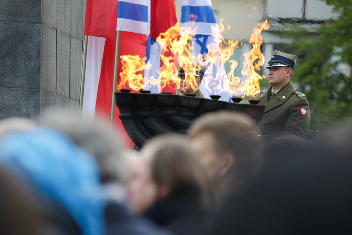 Ceremonies commemorating the 81st anniversary of the outbreak of the Warsaw Ghetto Uprising were held today at the Warsaw Ghetto Heroes Square in Warsaw. State representatives, local authorities, organizations, clergy and residents of Warsaw honored the Ghetto insurgents who put…