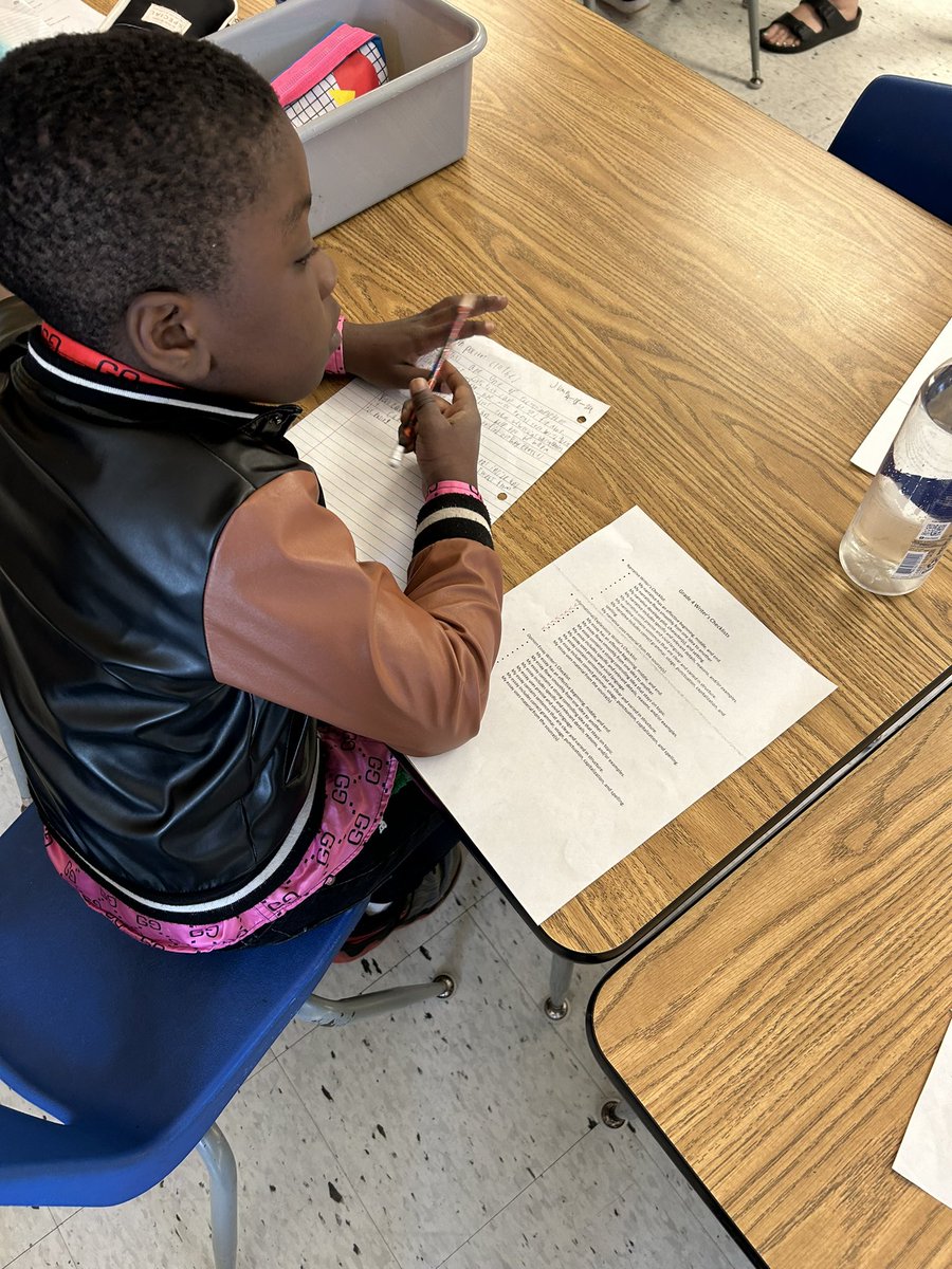 Today, Ms Bright’s 3rd and 4th graders are writing their own 5 paragraph essays using supporting details from texts! #rigor <a href="/McGregor_SPS/">McGregor Elementary</a>