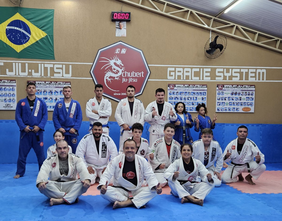 Treino da noite de quinta-feira dia 18/04/2024.
Schubert Jiu-Jitsu Curitiba Gracie System. 
Venha fazer uma aula experimental. Informações WhatsApp 41 99950-5026
#gratidaoJesus #jiujitsugracie #jiujitsucuritiba #jiujitsu #GracieJiujitsu #graciesystem #MarcosSchubert #Schubert