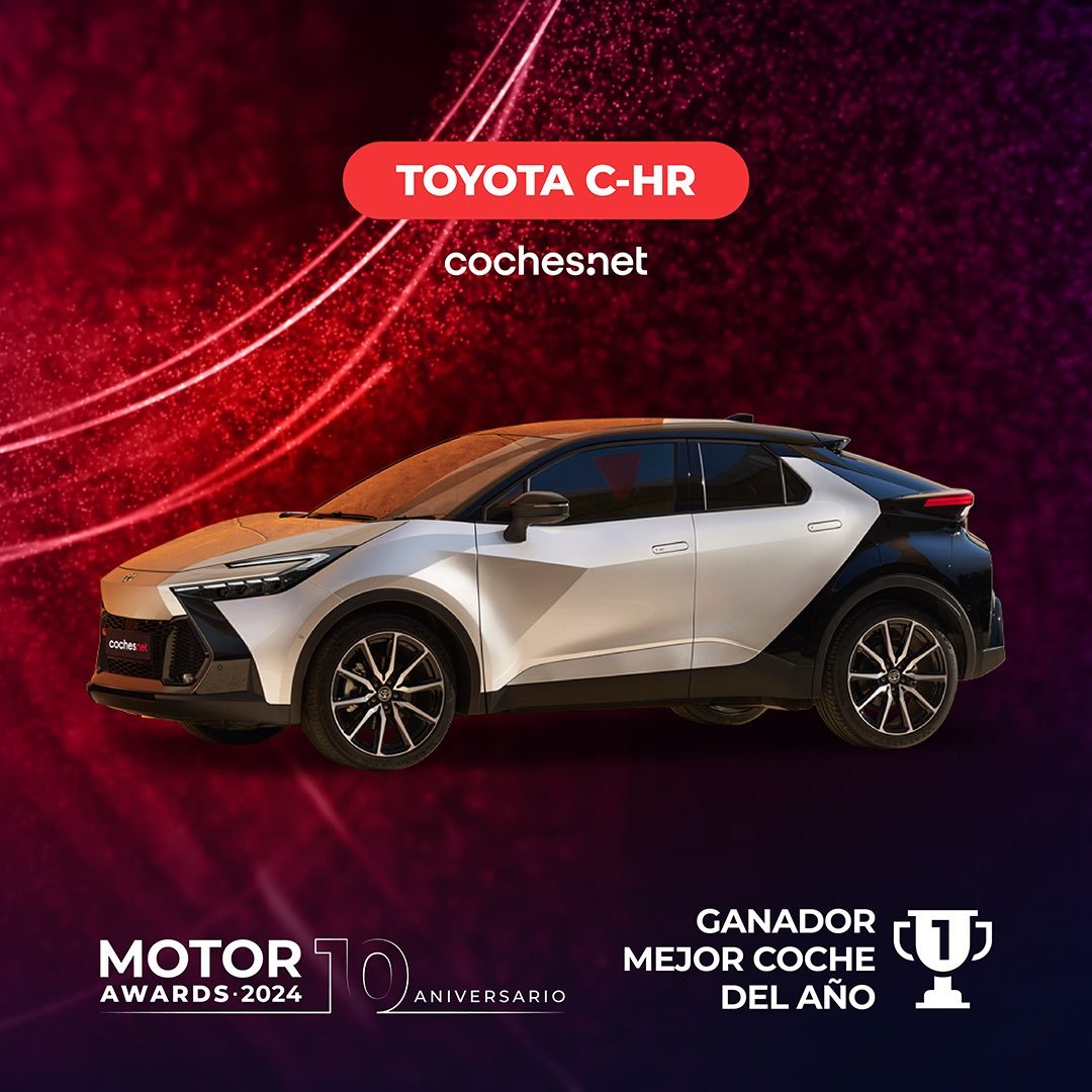 ¡Seguimos de enhorabuena! Muchas gracias a @cochesnet por este magnífico premio al #Toyota C-HR 🏆 El primero de muchos que está recibiendo y esperamos que lo siga haciendo en el futuro con la 2ª generación 🏎️🔋 ¡Nuestros éxitos son también los vuestros! Vamos a por más💪