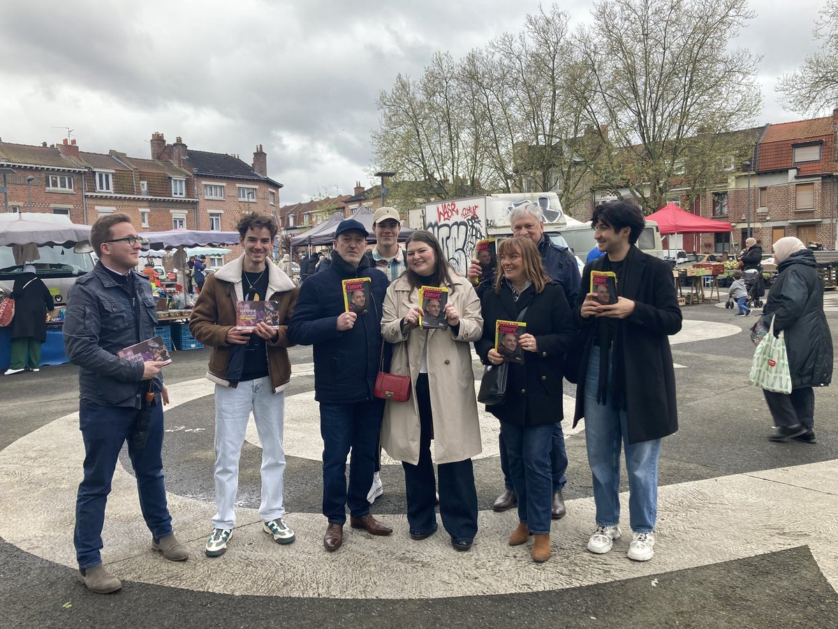 Présents ce matin au marché de Lille Sud pour continuer d’amplifier la dynamique autour de la candidature de Raphaël Glucksmann ! 

On ne lâche rien ! Le 9 Juin, on Réveille L'Europe... #RendezVousLe9Juin