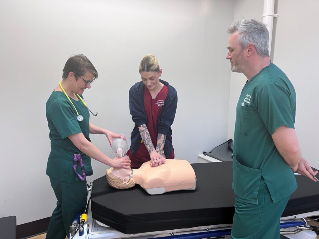 Hospital team to complete 12-hour sponsored CPR-a-thon: A team of hospital clinicians are getting ready to take part in a 12-hour sponsored CPR-a-thon. Staff at Pilgrim Hospital, Boston, are fundraising to purchase a machine that performs mechanical… dlvr.it/T5kJ63