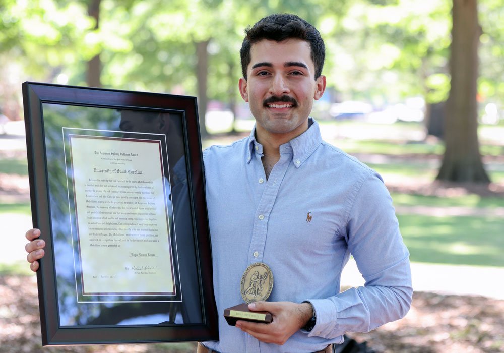 Group member Edgar won the top overall undergraduate award offered by our university! What an honor and well deserved recognition.
sc.edu/uofsc/posts/20…