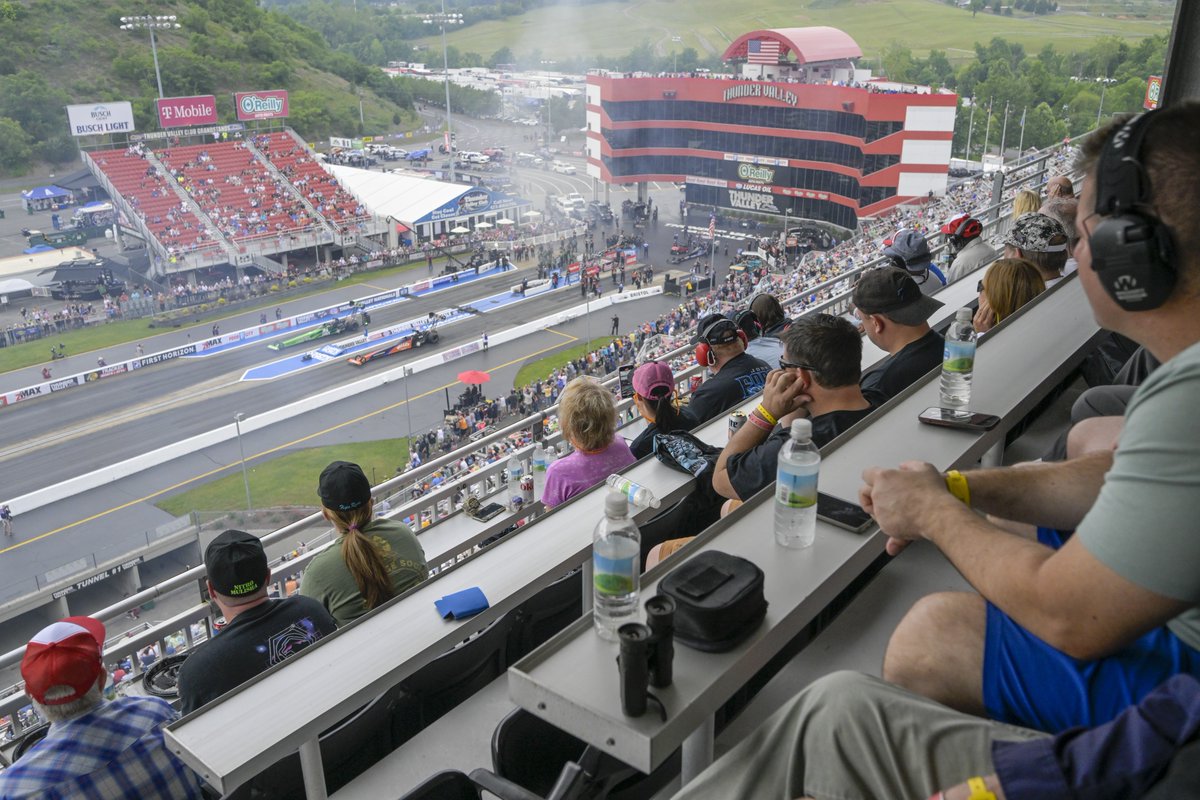 This Bruton's Suite outside seating view!!! 🤩

🎟: bit.ly/4d0mf2t

#ThunderValley #ItsBristolBaby #SuperGripTVN @NHRA