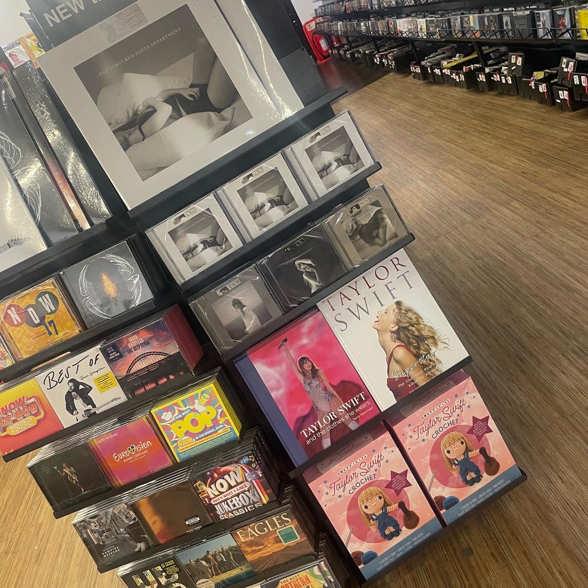New Music Friday! Including Bruce Springsteen and new awaited music from Taylor Swift. Get your copy of The Tortured Poets Department today, including Special Edition LP’s. 🩶🖋️🫶🏻✨ #hmv #hmvluton #newmusicfriday #taylorswift #thetorturedpoetsdepartment @hmvtweets