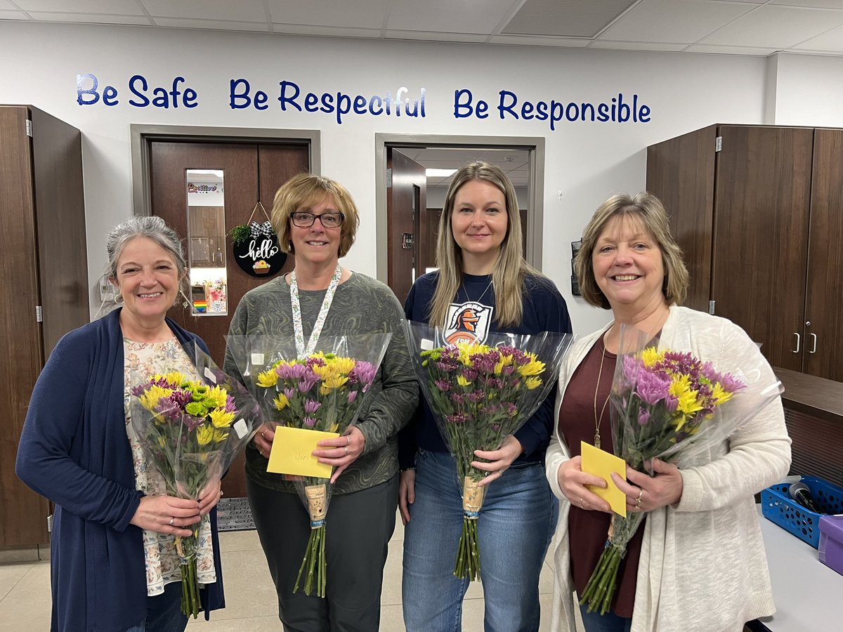 Thank you to our wonderful Administrative Assistants, Mrs. Smith, Mrs. Cass, Mrs. River, and Mrs. Lefeve, who do so much for our students, staff, and families at Pine Grove! #AdministrativeAssistantsDay #esmPGproud 🧡💙 @ESMSchoolDist