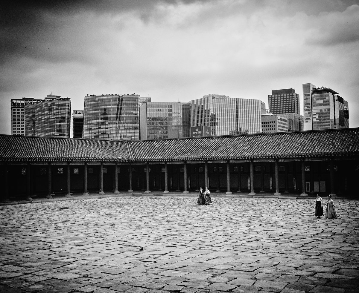 Archive: Stroll in Hanbok
Gyeongbokgung, Seoul, South Korea, 2016

#photography #streetphotography #travel #palace  #CoréeduSud #snapshot #nikon #キリトリセカイ #경복궁