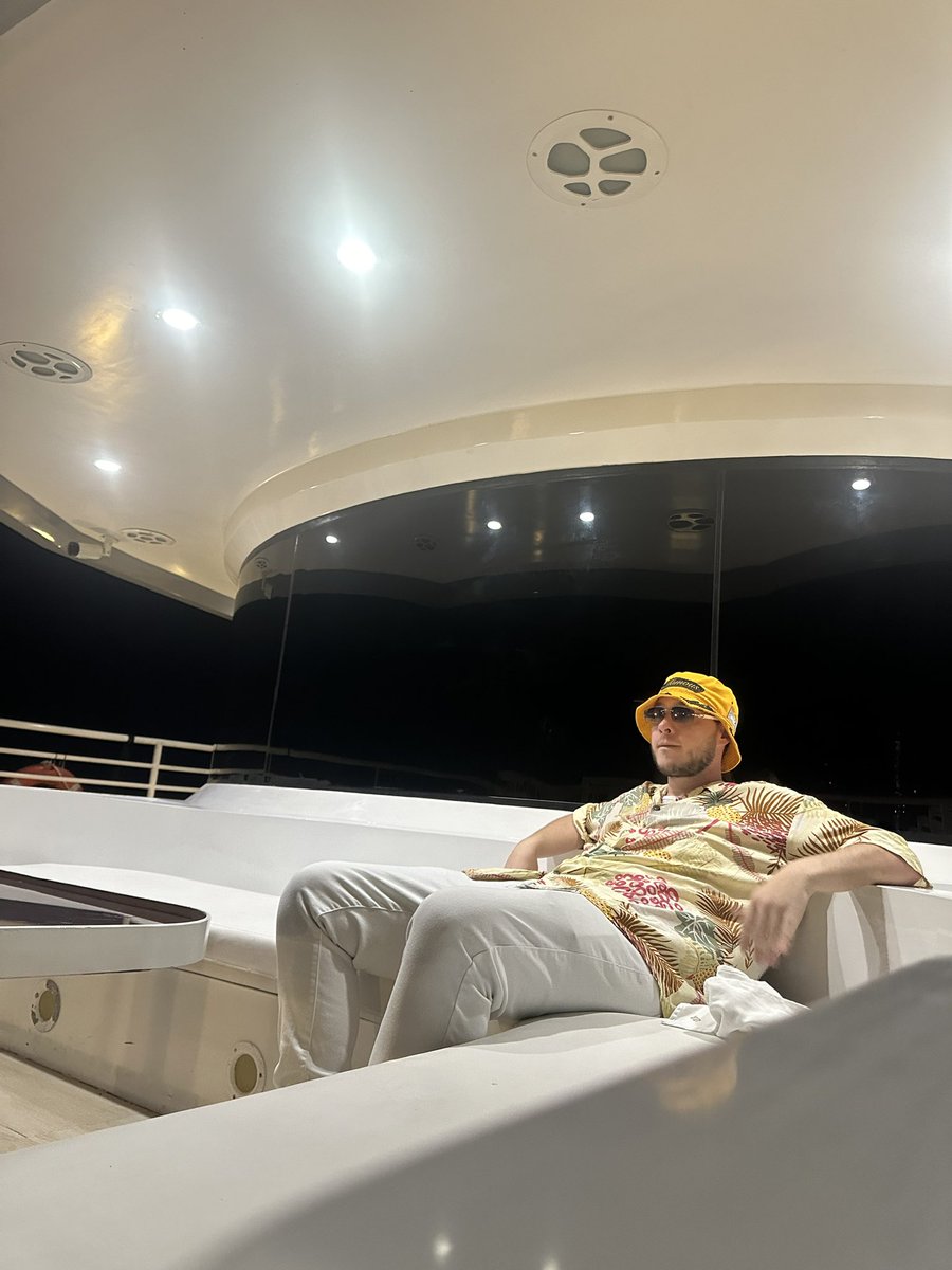 4evaFamouss's tweet image. GM GM ❗️

Unbothered. Moisturized. Happy. In My Lane. Focused. Flourishing.