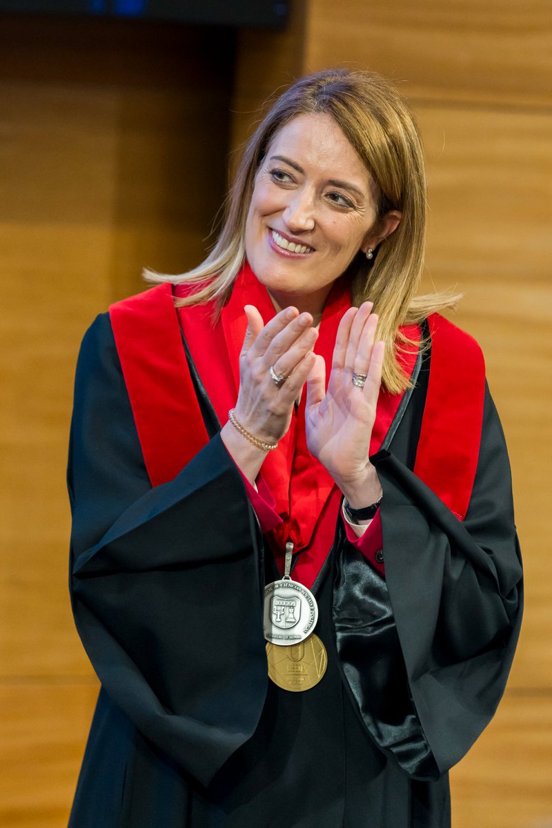 A very emotional moment as I received the title of Doctor Honoris Causa from the University of Lisbon. This award serves as a renewed impetus as we push ahead in championing the values of freedom, democracy, equality & justice. Together, we will continue to stand up for Europe.