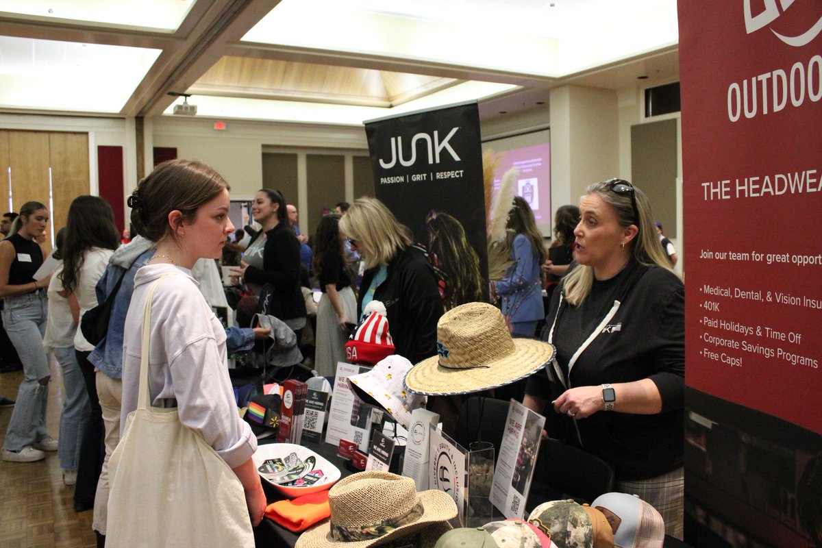 Our #hospitality mgmt program hosted its Hospitality & Friends Career Fair in March; 240+ students & 45 companies participated, representing jobs, internships & careers in various human environmental sciences fields. Pics: t.ly/H_eid

#AgFoodLife