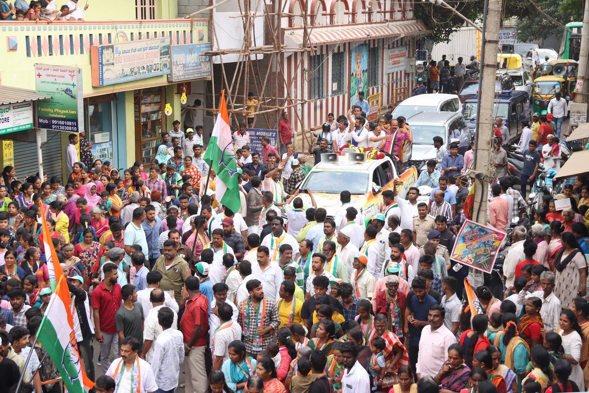 ಯಲಹಂಕ ಕ್ಷೇತ್ರದ ಜನತೆ ಹೇಳ್ತಿದ್ದಾರೆ ಕಾಂಗ್ರೆಸ್‌ಗೆ ಜೈಹೋ, ಬೈಕ್ ರೋಡ್ ಶೋನಲ್ಲಿ ಅಬ್ಬರದಲ್ಲಿ ರಣಕಹಳೆ. ಯಲಹಂಕ ವಿಧಾನಸಭಾ ಕ್ಷೇತ್ರದ ಚಿಕ್ಕಬೊಮ್ಮಸಂದ್ರ ಕ್ರಾಸ್ ನಿಂದ ಅಟ್ಟೂರು ಮುಖ್ಯರಸ್ತೆವರೆಗೆ ವಿವಿಧ ವಾರ್ಡ್ ಗಳಲ್ಲಿ ಅದ್ಧೂರಿ ಮೆರವಣಿಗೆ, ಹೂಗಳ ಸುರಿಮಳೆ, ಸೇಬಿನ ಹಾರದ ಮೂಲಕ ಸ್ವಾಗತಿಸಿದ ಜನತೆ. ಯುವಶಕ್ತಿಯೇ ದೇಶದ ಶಕ್ತಿ,