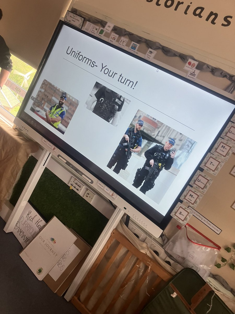 This afternoon, Tyler Mia and Callum visited #RedHallPrimarySchool to start the Year 5s on the Mini police project. The class were really engaged with the session and asked lots of interesting questions. @DurhamPolice @DAAC_999