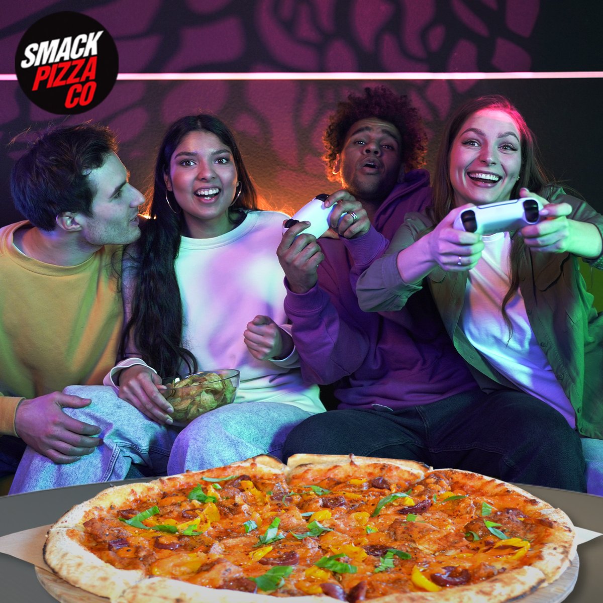 Kickstart the weekend with good company and even better pizza! 😍🍕

#smackmaxxing #Smack #lowingluten #highqualityingredients #pizzalover #stonemilledflour #AuthenticNewYork #Bestcrust #Secretisinthecrust