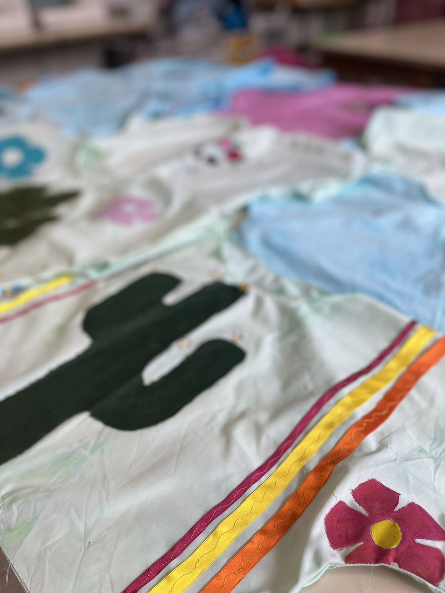 PipersArts's tweet image. Well done Year 8 for some great Frida Kahlo inspired t-shirts. #PipersYear8 #PipersSenior