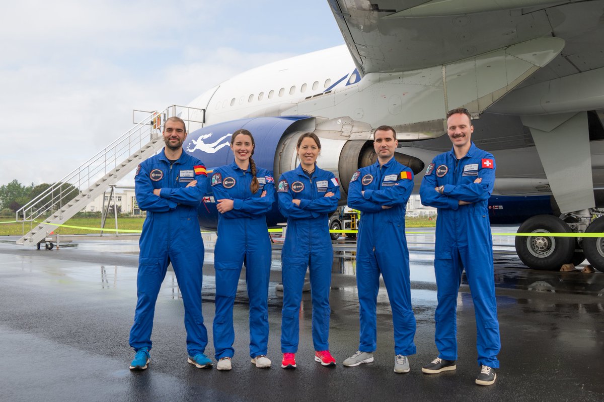 Ready to fly 👨‍🚀👩‍🚀 Our @esa astronaut candidates took several flights on @AirZeroG this week, experiencing the feeling of weightlessness during the parabolic flight paths to prepare them for moving around on the International @Space_Station 🛫🛬 This was their final training