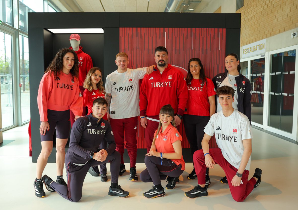 Team Türkiye’nin Paris 2024 Olimpiyatları Koleksiyonu Paris’te Tanıtıldı

Paris 2024 Olimpiyat Oyunları’na geri sayım devam ederken, Team Türkiye’nin Olimpiyatlar’da giyeceği resmi kıyafetleri, Paris’te adidas tarafından düzenlenen özel bir etkinlik ile tanıtıldı.

adidas…