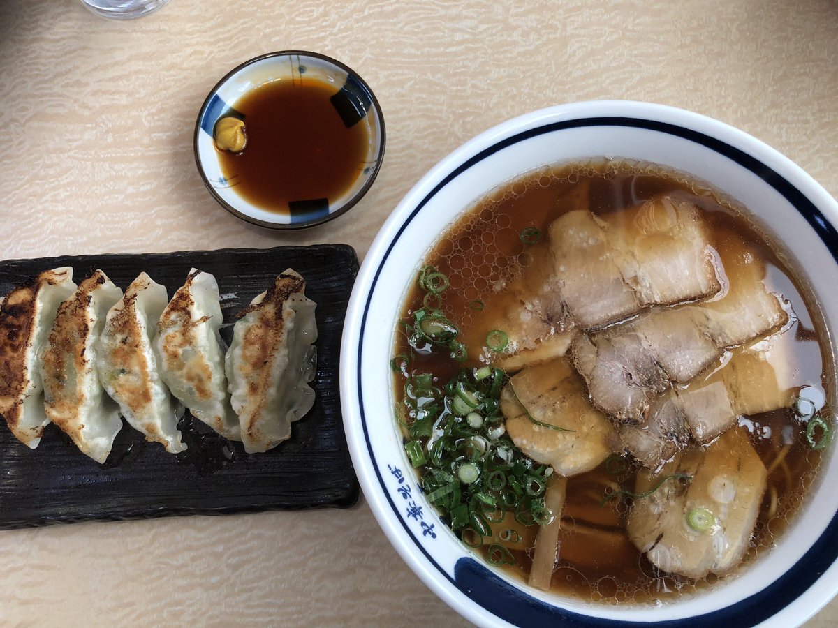 今日の夕食は津山市　てんしんで
チャーシュー麺と餃子🥟で