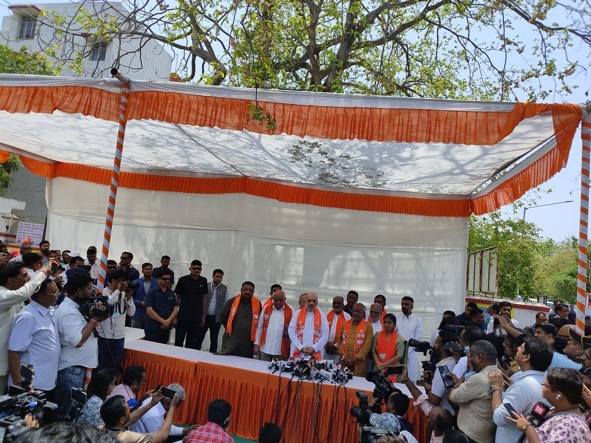 NikhilkRastogi's tweet image. Union Home Minister @AmitShah today filed his nomination for the #Gandhinagar Lok Sabha seat. 

Addressing the #media after #filing his #nomination. 

#Elections2024 
#LokSabhaPolls2024 
#LokSabhaElection2024
