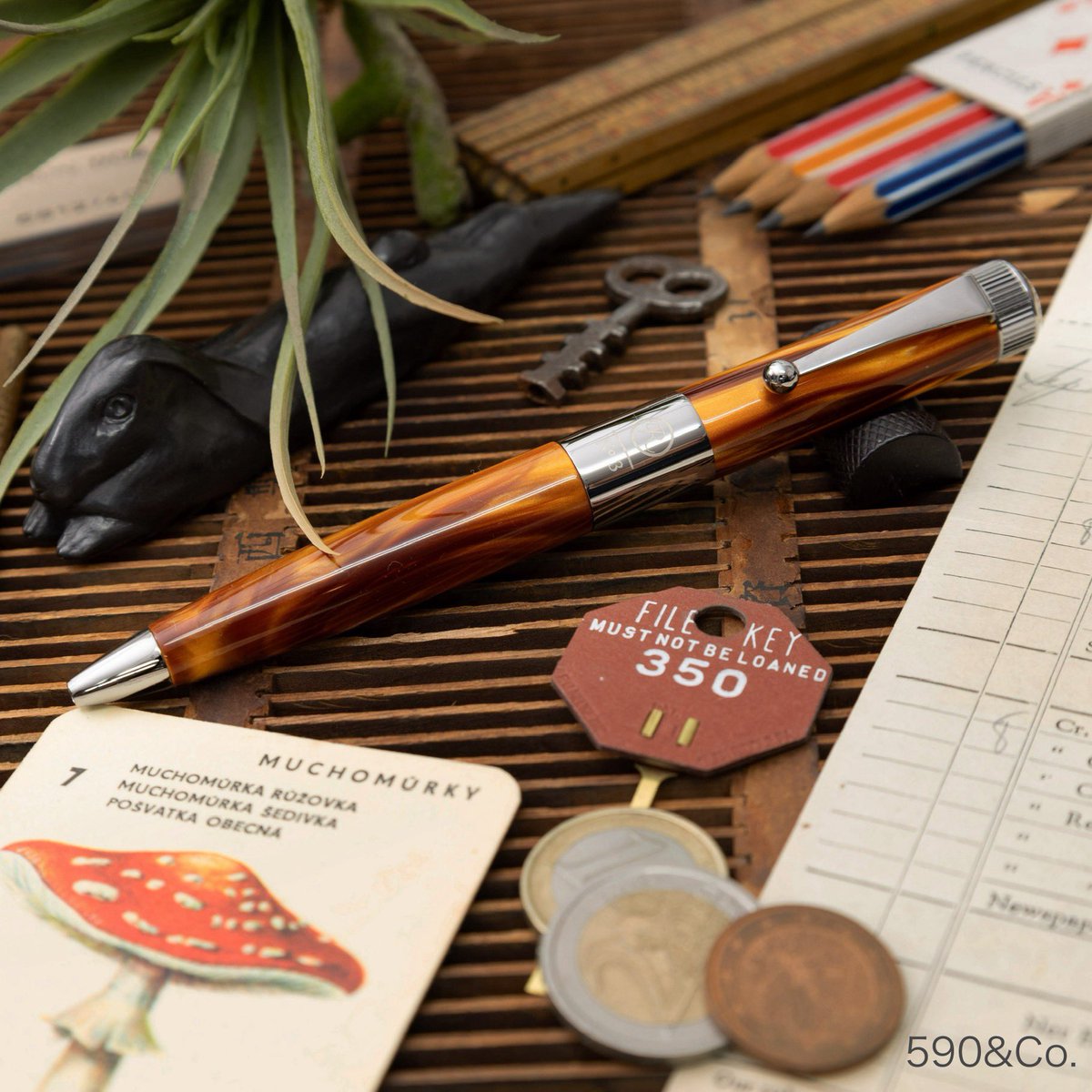 Pen2_Stationery's tweet photo. 🎁プレゼント企画🎁
《第2弾》
590&amp;Co.さん＆Pen Penコラボ

抽選で1名様へ
ROMEO(太軸)
イタリアンアンバーをプレゼント❗️

【応募条件】
①両者フォロー
@590_co
@Pen2_Stationery
②この投稿をいいねとリポスト
③590さんの引用リポストをいいね

【応募期間】
4/19(金)18時〜4/28 (日)22時まで https://t.co/EZ0sC39frc