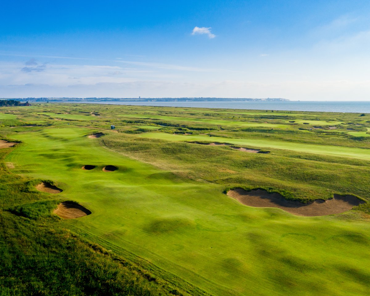 #fridayfoto 💚

Who's looking forward to summer links golf?