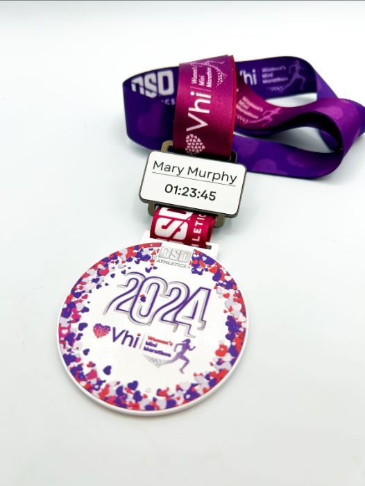 A fabulous new medal will be presented to everyone taking place in the @VhiWMM on Sunday, 2nd June!
Sign up now for FREE to be part of our #Onein10002024 team taking part for CFI here buff.ly/3X2h7Cm and you will receive your exclusive One in 1000 shirt and snood.