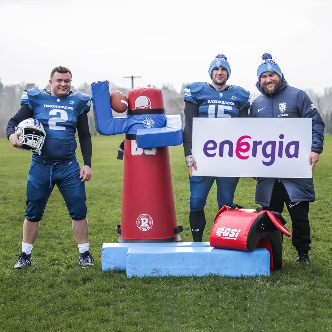 Belfast club Razorbacks has benefitted from a community support scheme by #RenewableElectricity firm @EnergiaGroup. The American Football Ireland team purchased new training equipment to help players of all ages develop and hone their on-field skills. renewableni.com/energia-commun…