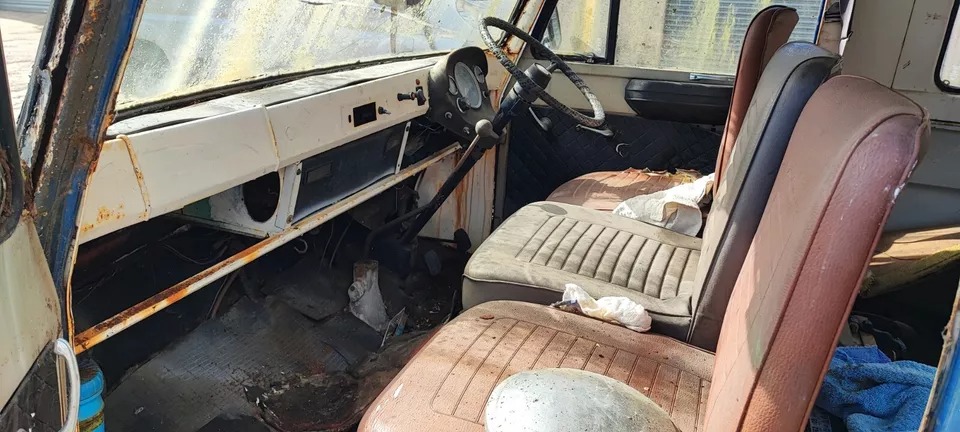 BarnFindsUK's tweet image. Ad:  1970 Commer Minibus - "Been off the road for over 15 years"
On eBay here --&amp;gt;&amp;gt; ow.ly/HCyG50Rjz3V

 #ClassicVehicles #ClassicCarRestoration #ClassicCarCulture #ClassicCarCommunity #ClassicCarCollector #ClassicCarAuction #ClassicCarSales