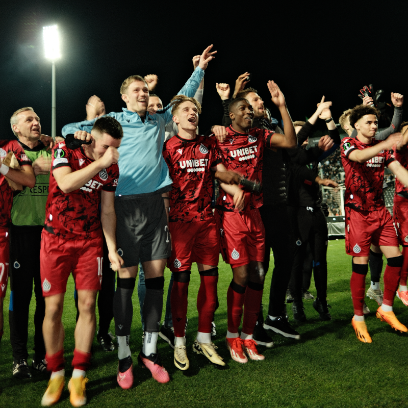 ClubBrugge's tweet photo. 🎶 We blijven overal volgen.
Over land en over zee.
Omdat we van je houden.
Oh, Forza FCB!
Je bent m'n grote liefde.
Je bent m'n nummer één.
En niemand kan dit stoppen.
𝐕𝐨𝐨𝐫 𝐚𝐥𝐭𝐢𝐣𝐝 𝐅𝐂𝐁𝐁𝐁𝐁𝐁!" 🎶

#UECL #PAOKCLU