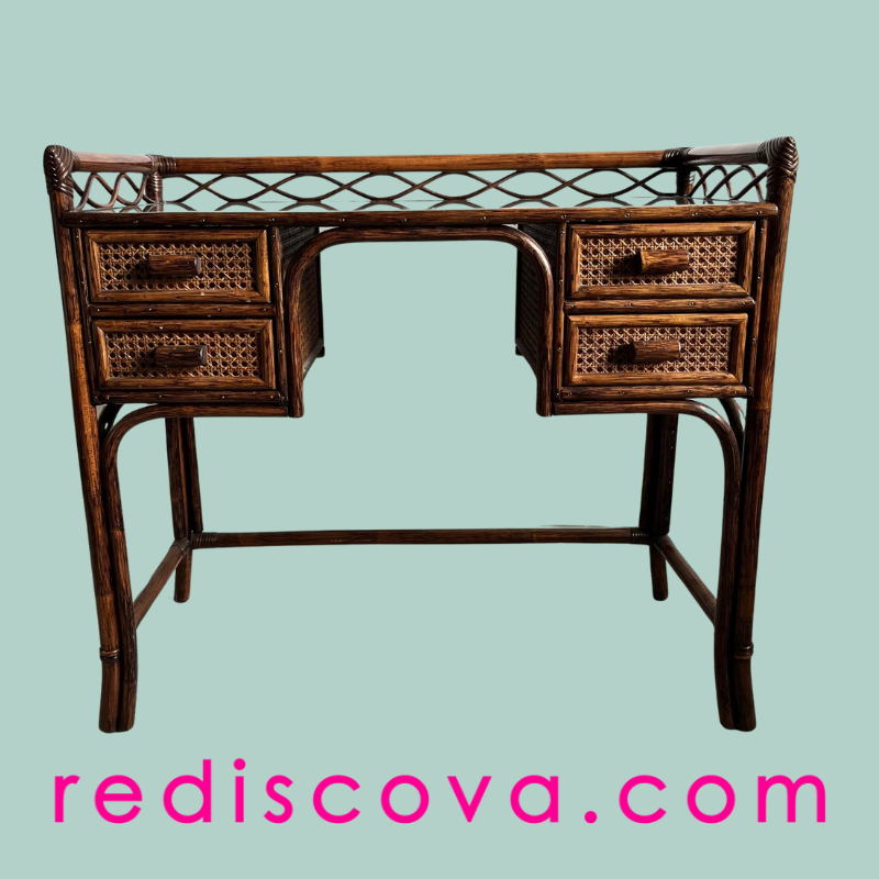 Angraves dressing table, perfect fit for your skincare routine available from rediscova
Click on the link for more details
rpst.page.link/kXQx
#designer #vintagefurniture #sustainable #homedecor #colour #vintage #sustainability  #fridayvibes #inspo