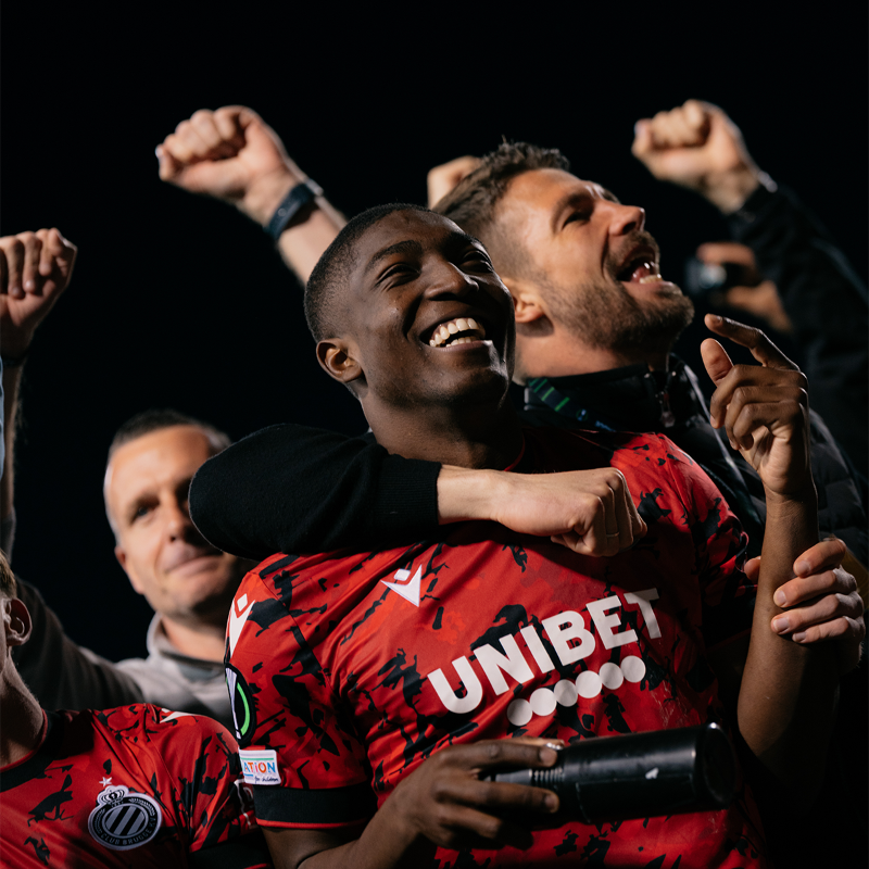 ClubBrugge's tweet photo. 🎶 We blijven overal volgen.
Over land en over zee.
Omdat we van je houden.
Oh, Forza FCB!
Je bent m'n grote liefde.
Je bent m'n nummer één.
En niemand kan dit stoppen.
𝐕𝐨𝐨𝐫 𝐚𝐥𝐭𝐢𝐣𝐝 𝐅𝐂𝐁𝐁𝐁𝐁𝐁!" 🎶

#UECL #PAOKCLU