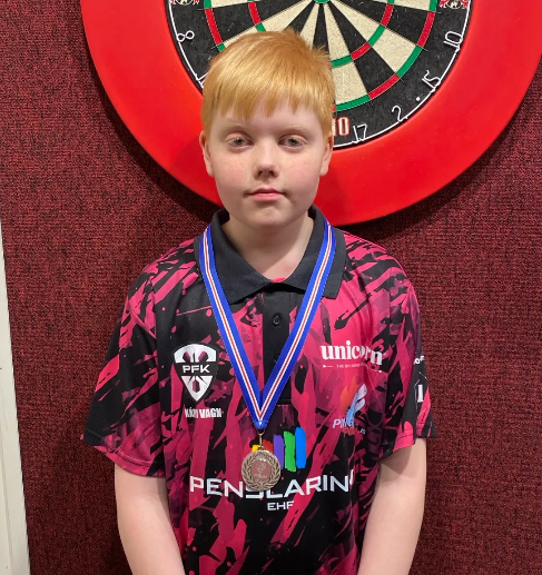 Future of Icelandic darts is in good hands! 12 year old Kári Vagn hit a 9 darter in practice yesterday 🎯🎯 #darts