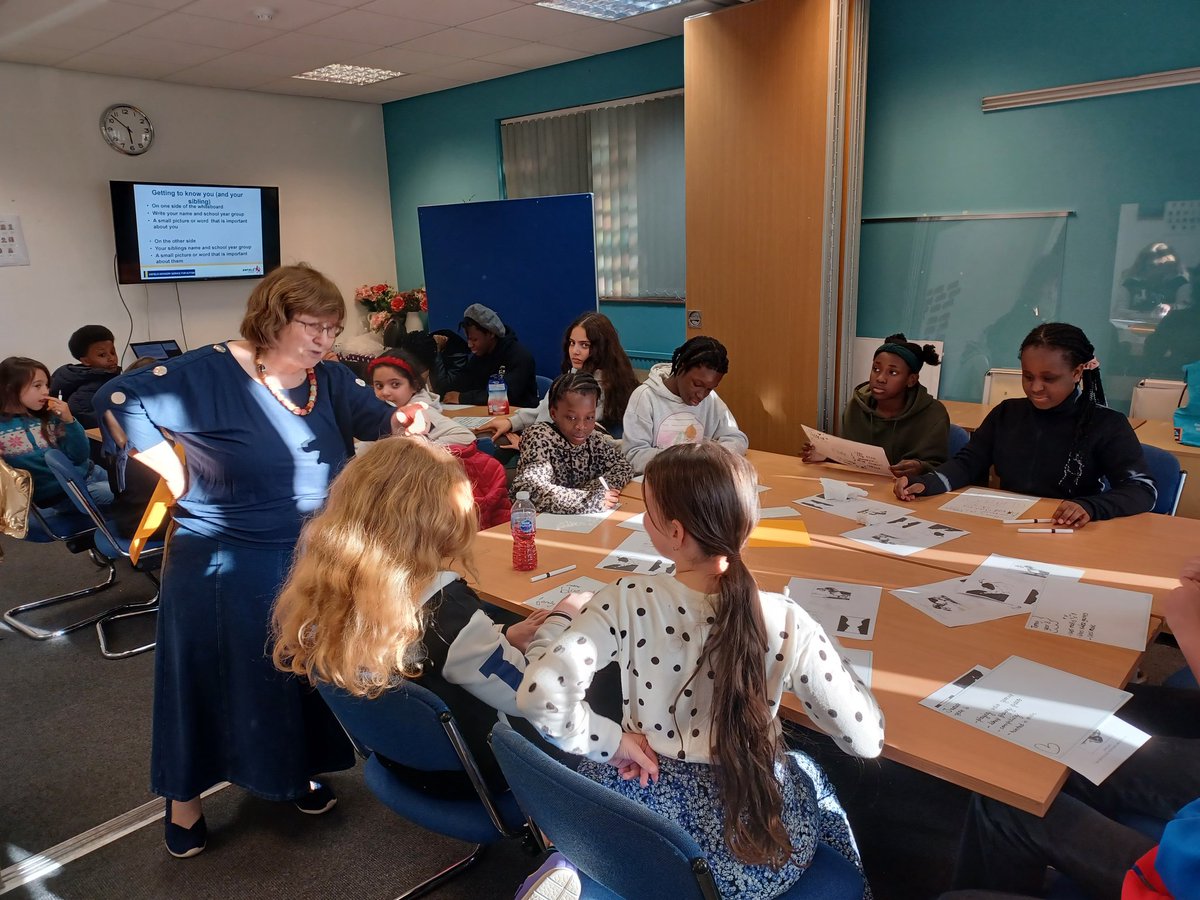 eypic_youth's tweet photo. Thanks so much to Linda from EASA (Enfield Advisory Service for Autism) for leading our Autism Awareness session this week. We learnt more about autism through activities and films, and even created resources for our siblings!

#youngcarers #enfield
@Enfield_Carers @EnfieldASA https://t.co/xUzCKFa2Xw