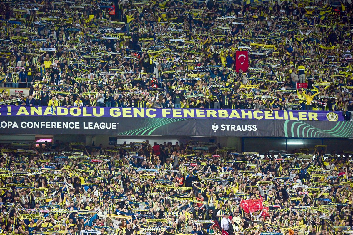🔊 Fenerbahçe - Olympiakos maçında Fenerbahçe taraftarları Kadıköy’de İrfan Can Kahveci'nin golünden sonra 𝟭𝟱𝟳.𝟯 𝑑𝑒𝑠𝑖𝑏𝑒𝑙 𝑠𝑒𝑠𝑙𝑒 dünya rekorunu kırdı.

🔗 Guinness World Records