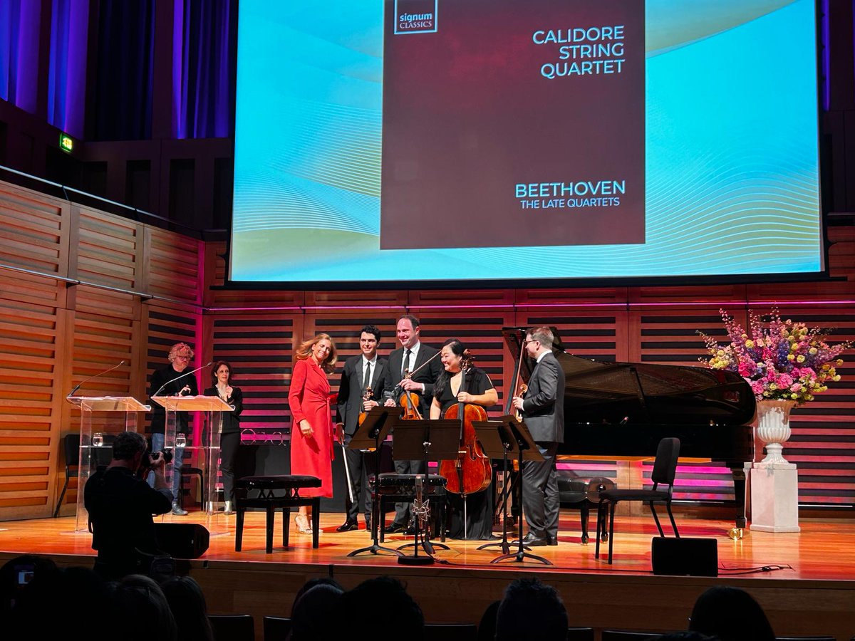 Huge congratulations 👏 🍾to the wonderful @CalidoreSQ winning the @MusicMagazine Award for the year's best Chamber recording 'Beethoven: The Late Quartets'! PURCHASE / STREAM / DOWNLOAD - lnk.to/CalidoreBeetho…