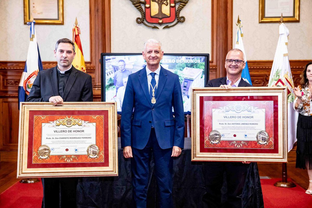 El ayuntamiento de <a href="/LaOrotava/">Ayuntamiento de La Orotava</a> reconoce como VILLEROS DE HONOR, a título póstumo, a los salesianos Don Antonio y Don Evaristo.